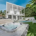 Casa Blanca *