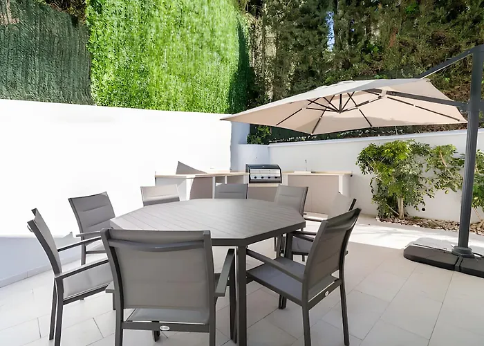 Casa Blanca Villa *